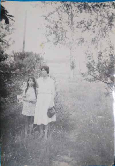 Фото из семейного архива. Я у Ланы в пионерском лагере. 