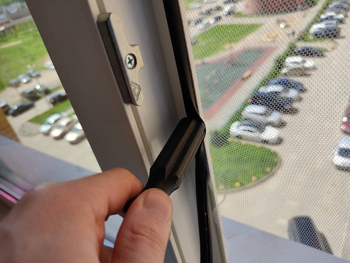 Узнал, как натянуть москитную сетку (без каркаса) на любое пластиковое ...