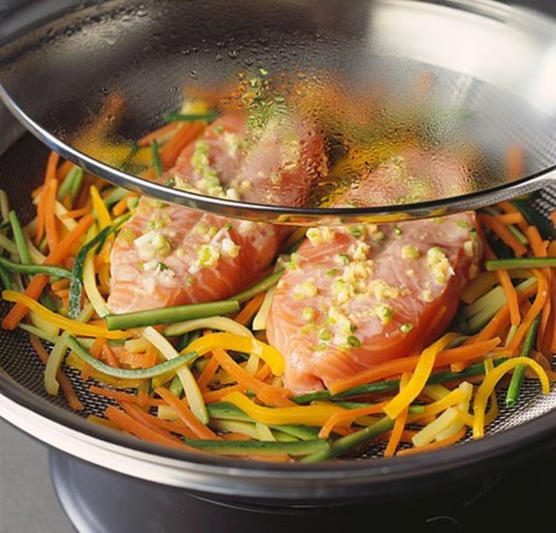 свежеприготовлиная птица. пароварка philips hd9140/91. готовим на пару. готовка с паром. готовка с паром.