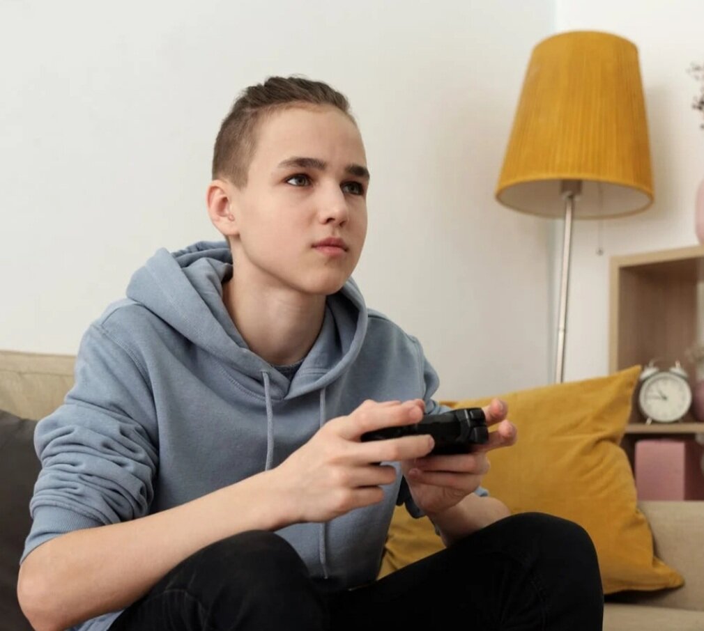 Вместо реального общения мир виртуальных игр. Источник фото: Pexels.com 