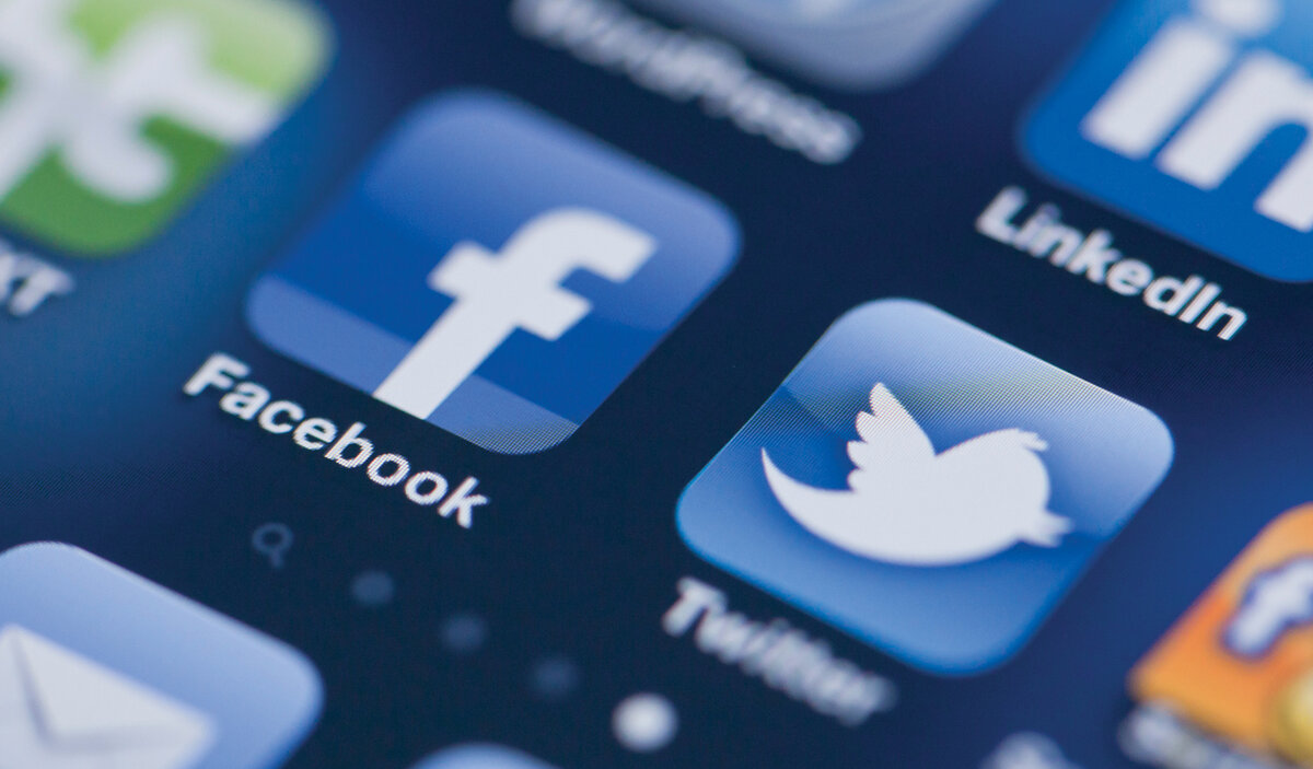 Twitter или Facebook