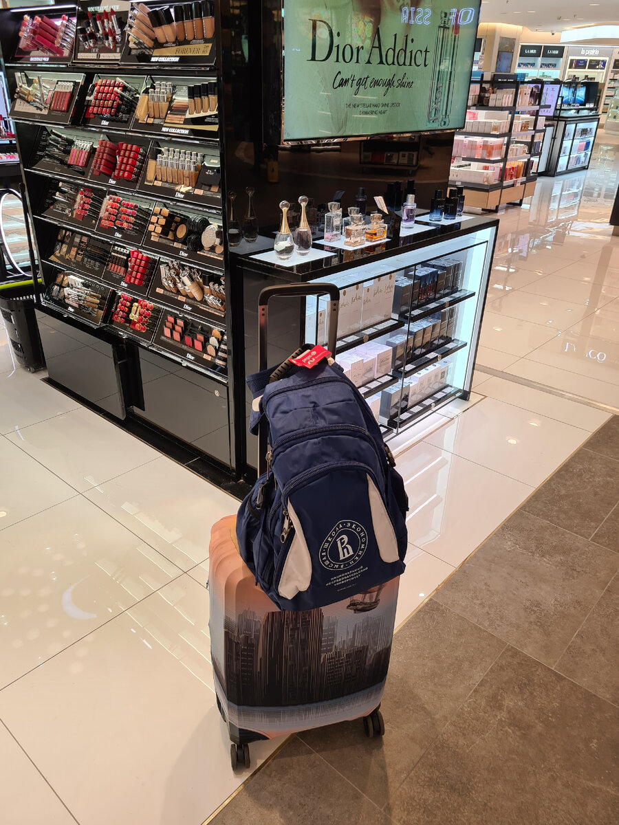 Запах "дьюти фри", почти позабытый за время локдаунов и ограничений, обещал новое 