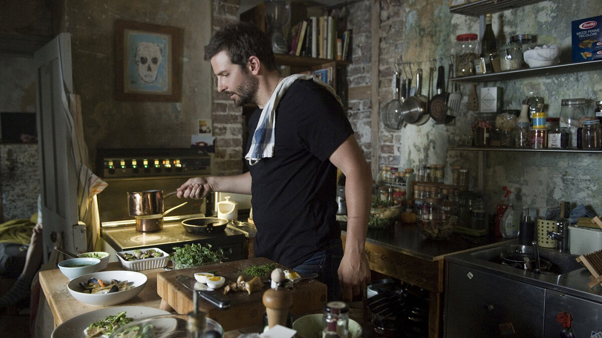 Вдохновляющая драматическая комедия с шикарным актерским составом. Этот фильм вредно смотреть на голодный желудок, поэтому запаситесь чем-нибудь вкусненьким на всякий случай.