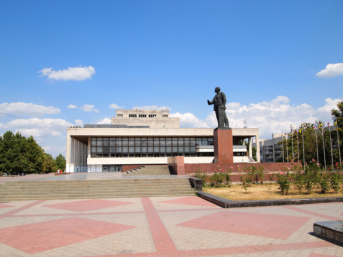 Площадь Ленина в Симферополе (фото Tila Monto)