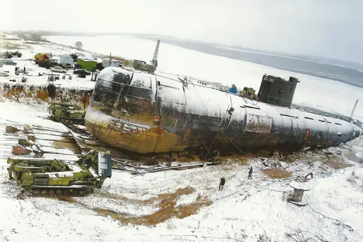 Где сейчас подводная лодка в которой снимали фильм «Особенности национальной рыбалки»?15