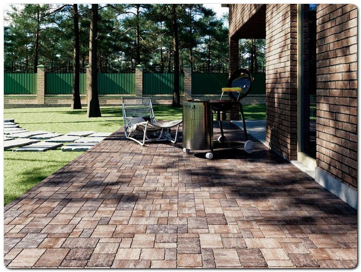 Наиболее популярным способом очистки брусчатки является смывание грязи с помощью большого напора воды