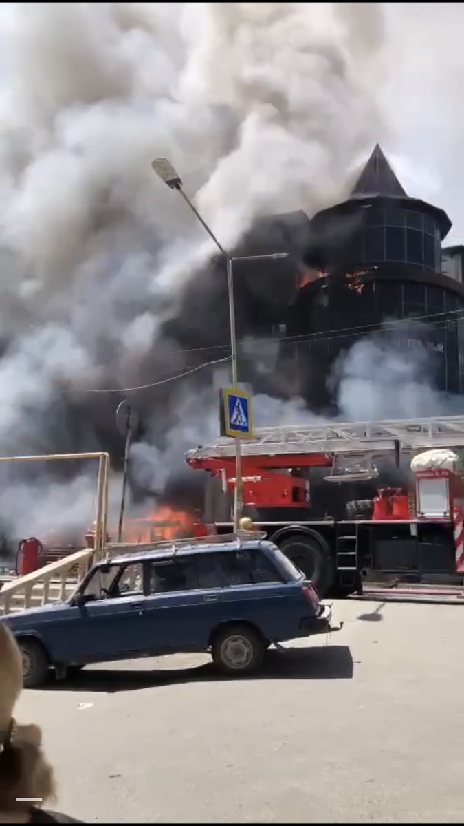 Пожар на рынке Ирчи казака в Махачкале. Рынок Ирчи казака в Махачкале. Пожар в Махачкале 2003. Пожар на редукторном в Махачкале.