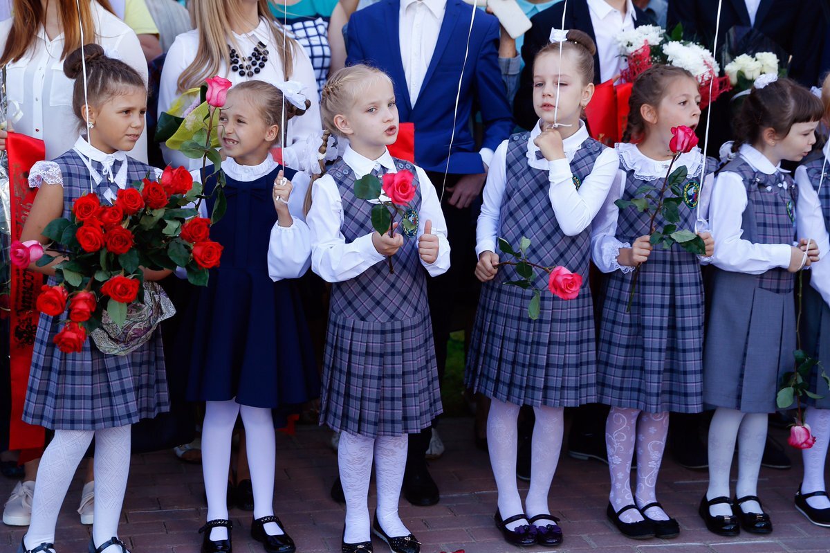 Будет ли школа в этом году. Школьная форма в России. Форма первоклассника. Форма для первоклашек. Школьная форма для первоклашек.