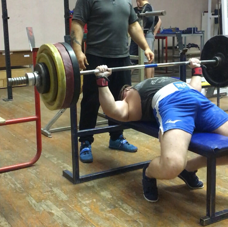 Жим на горизонтальной скамье