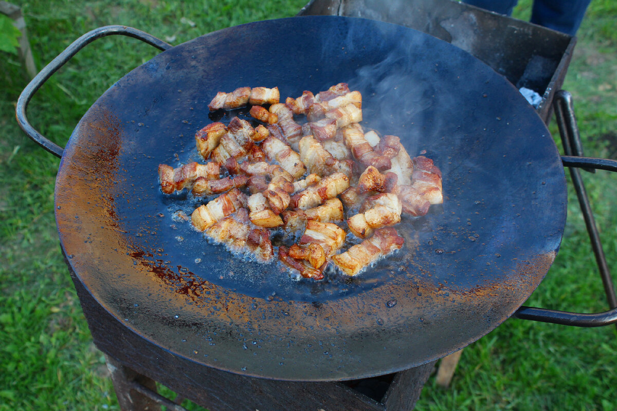 Сделал себе сковороду садж из диска от бороны. Теперь могу нажарить мяса  сразу на большую компанию | Дилетант на кухне | Дзен