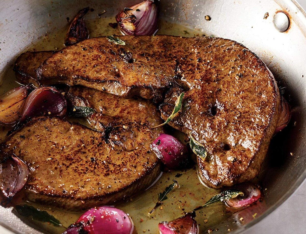 Телячья печень с луком-шалотом