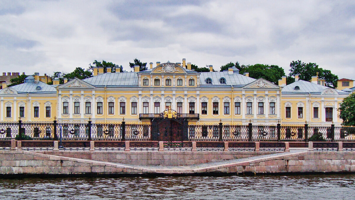 Дворец князей Белосельских-Белозерских на Невском проспекте - 