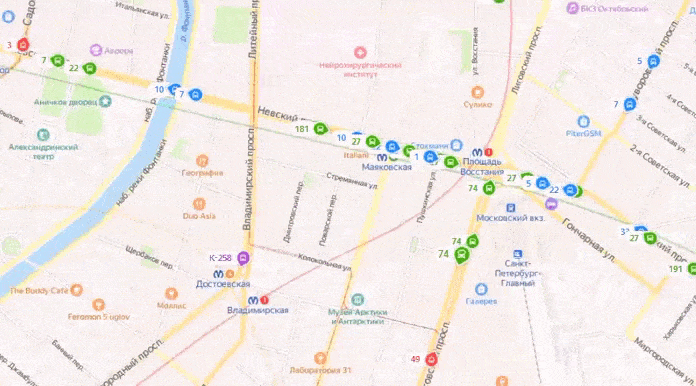 Интенсивность движения общественного транспорта в Санкт-Петербурге. Фото автора статьи