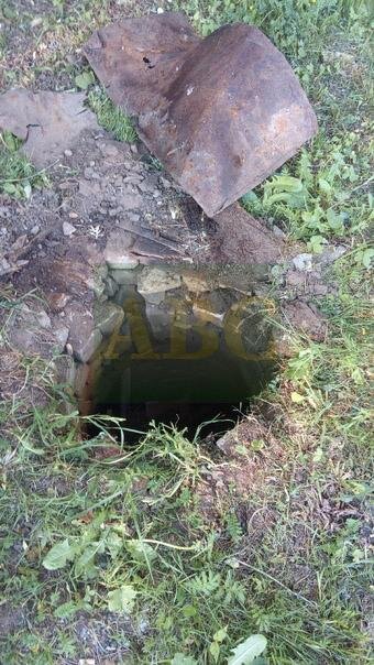 г. Калязин. Люк, в который провалилась собака 7 июня 2021 года.