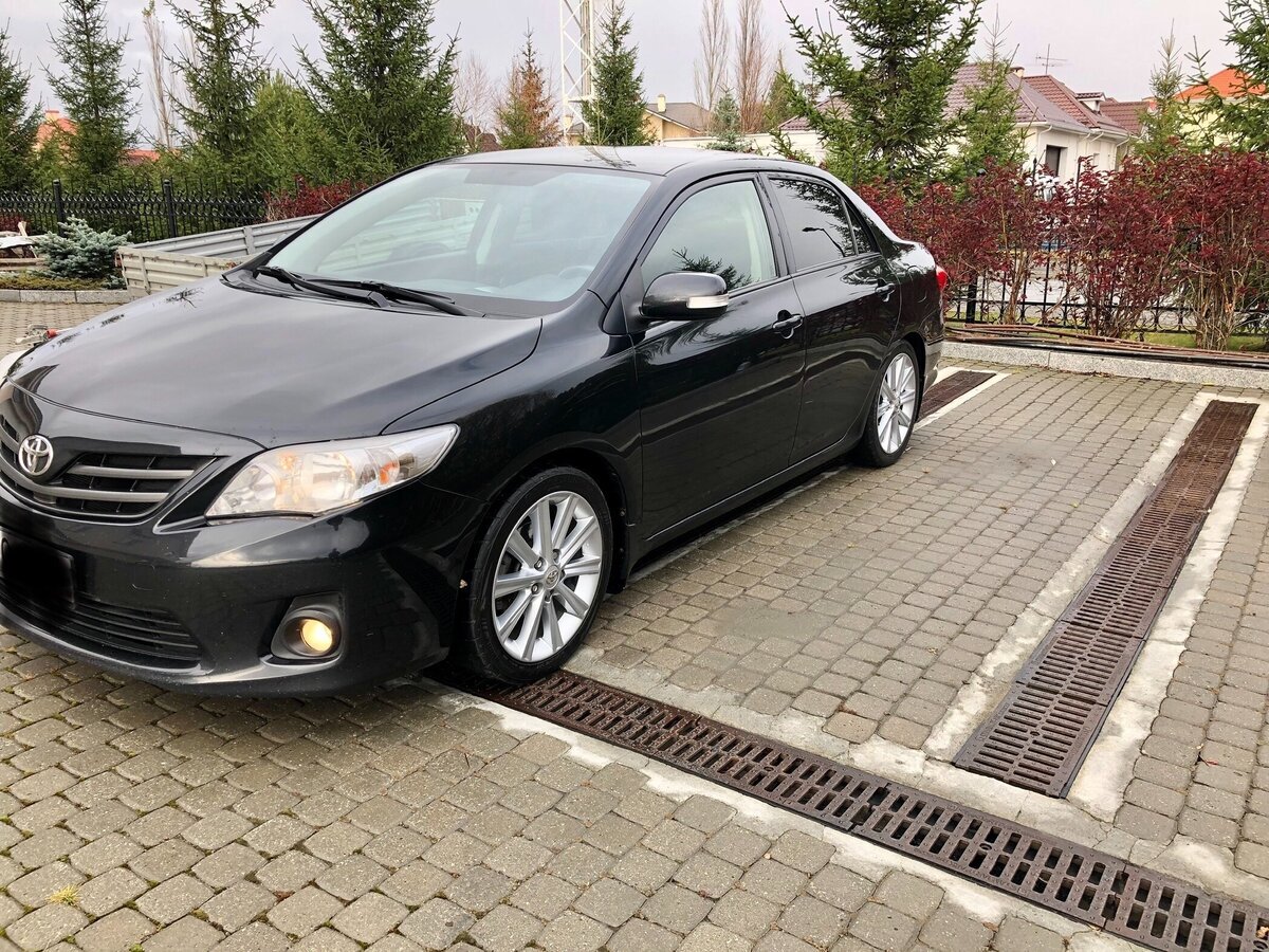 Toyota Corolla e150 Black