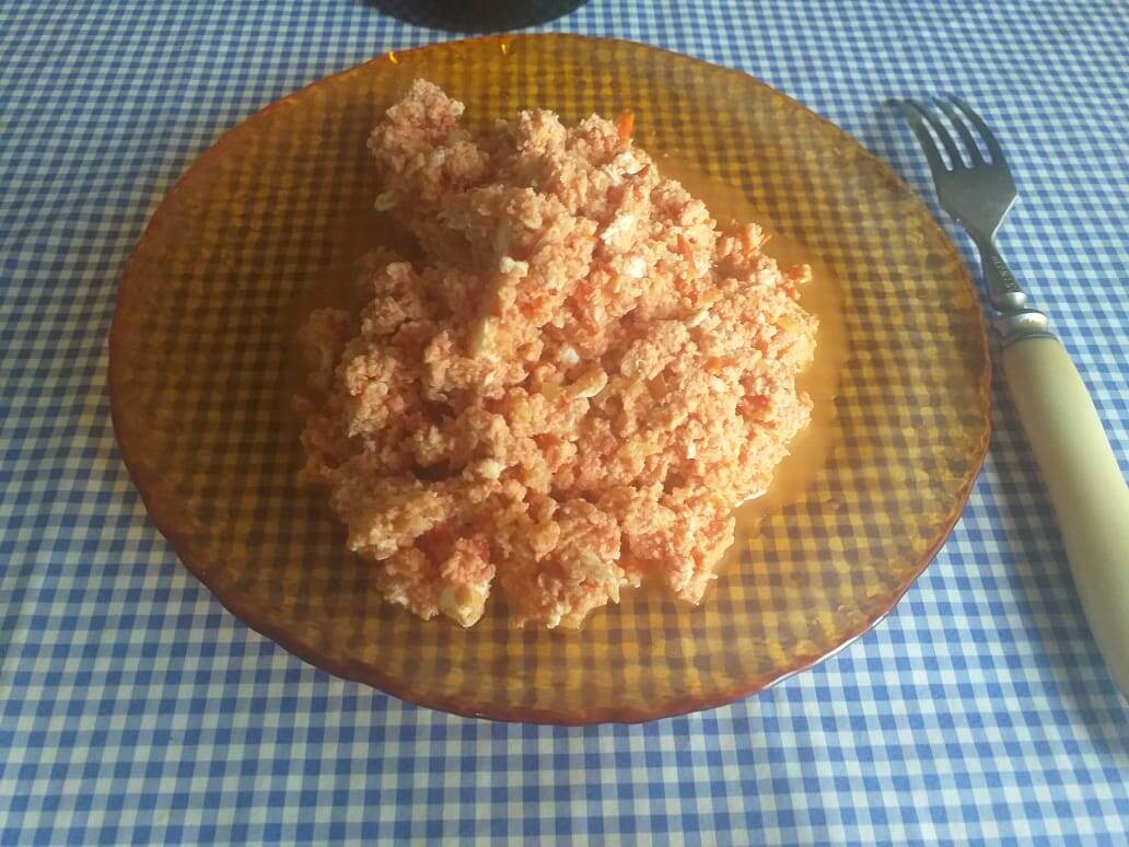 болтунья с томатом