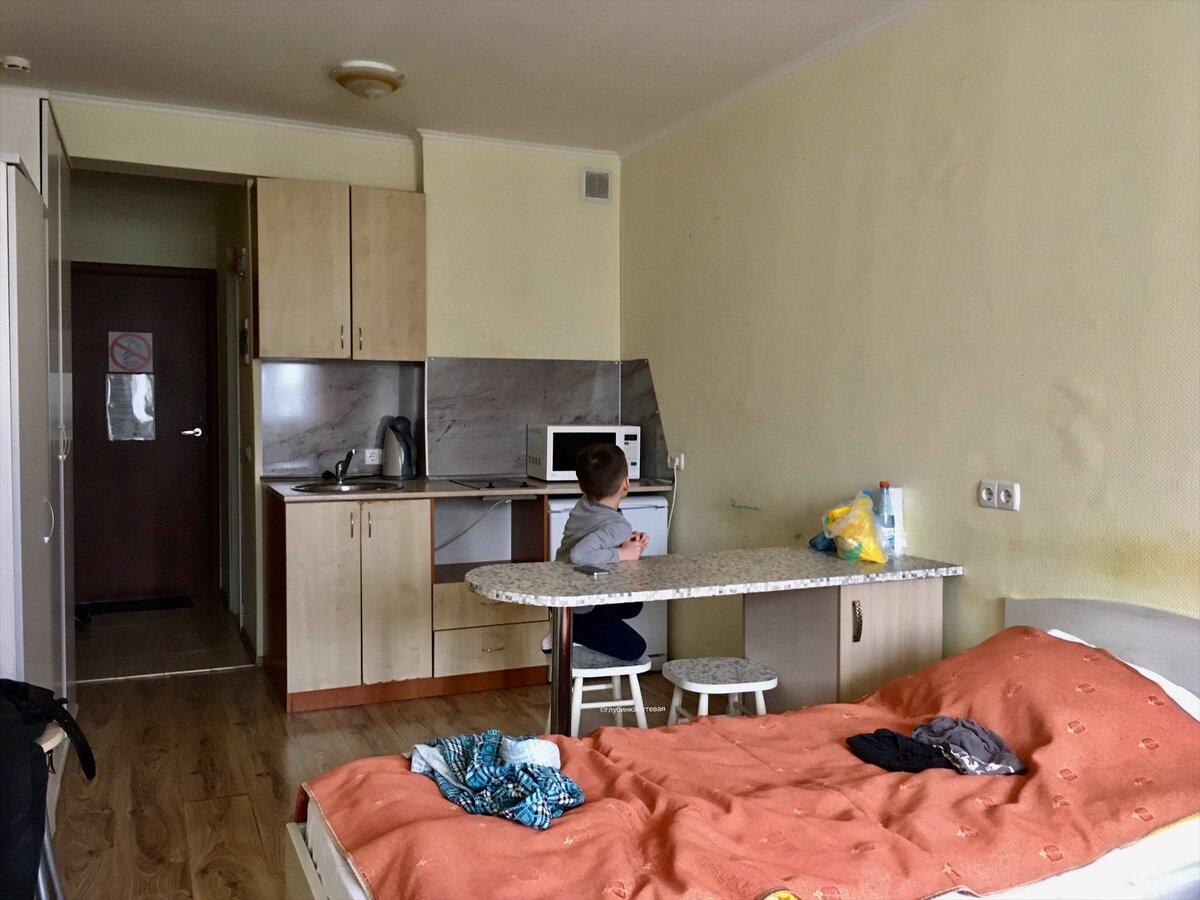 Сутки стоят 2400 руб