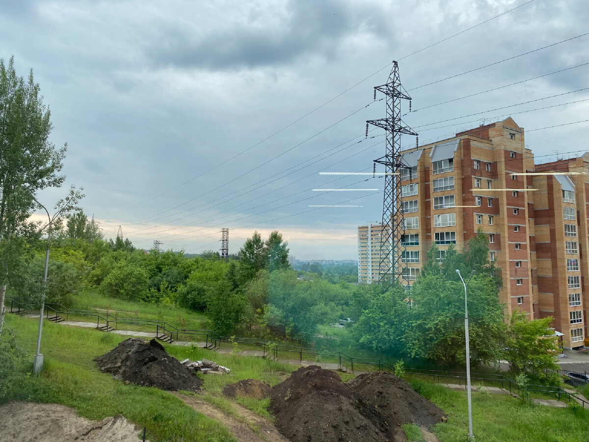 Такой вот унылый вид из окна(((
