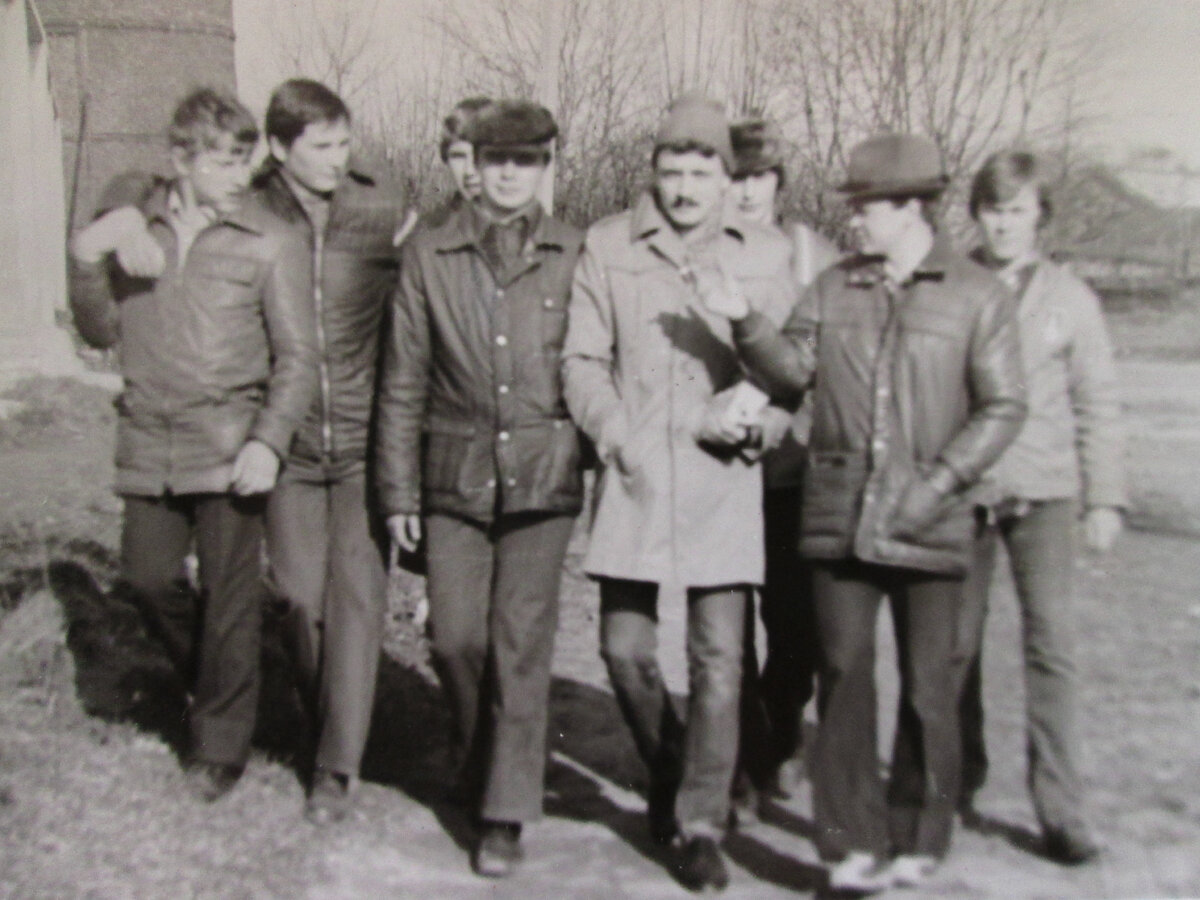 Проводы друга в армию. Конец семидесятых. Рославль