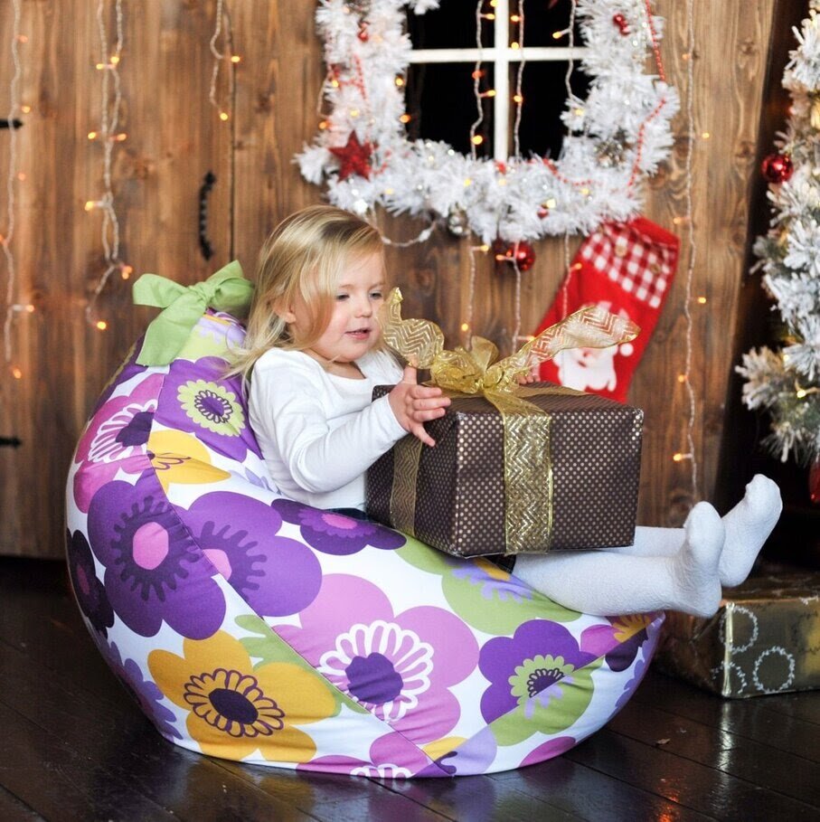 Яркое кресло для принцессы