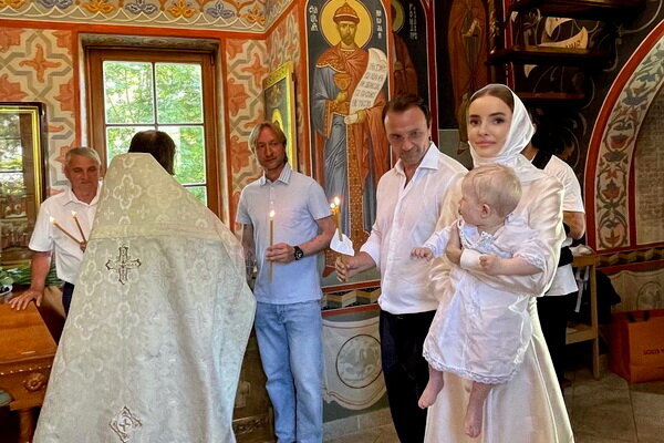 Как прошли крестины младшего сынишки Евгения Плющенко - ФОТО 2021