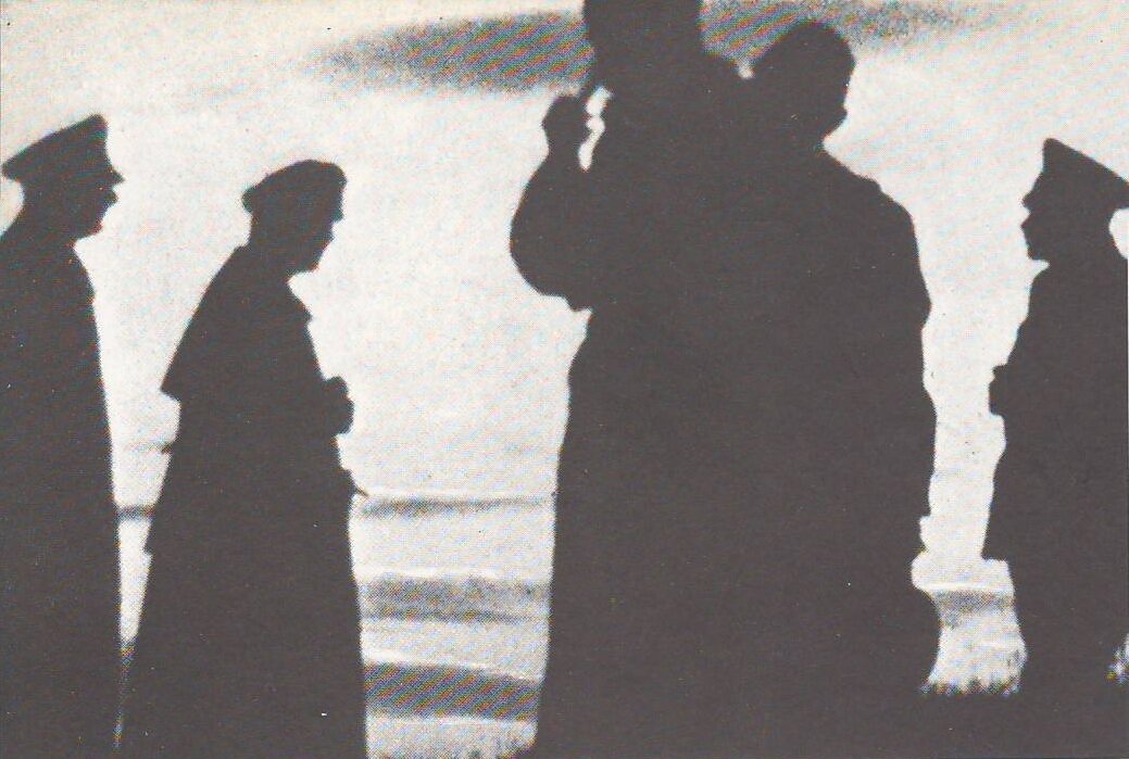 Рассвет 22 июня 1941 года. Генерал Гудериан с офицерами своего штаба у советской границы за несколько минут до вторжения немецких войск.