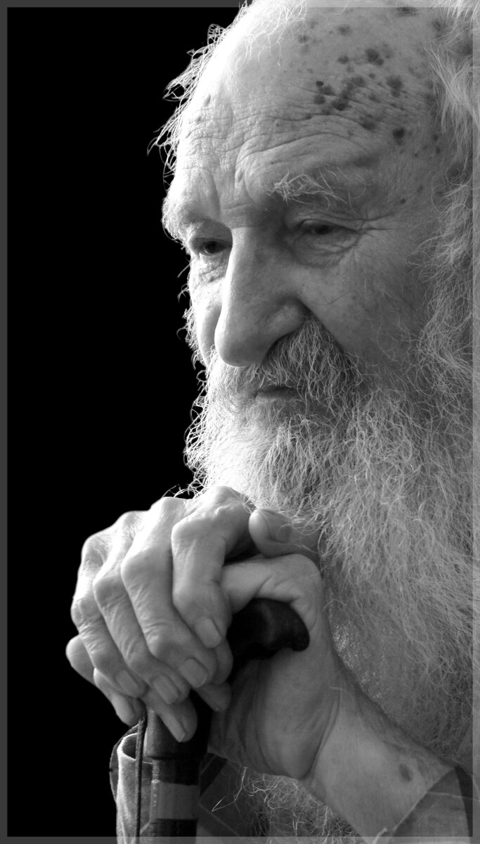 Георгий Шмарин, начав войну рядовым на Украинском фронте, встретил восьмое мая 1945 года в Чехии в звании майора 152 гвардейского истребительно-противотанкового артиллерийского дважды краснознаменного раздельненского полка. Воевал в Словакии, Венгрии, уже в мирное время нес службу в ГДР, на Кавказе, демобилизовавшись лишь в 1966 году. 