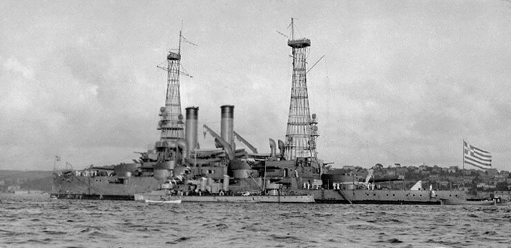 Fig. 03. 1919 Constantinople (now İstanbul), Greek battleship RHS «Lemnos» and torpedo boat «Dafni».