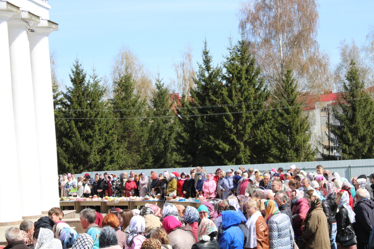 Бондарцы около храма