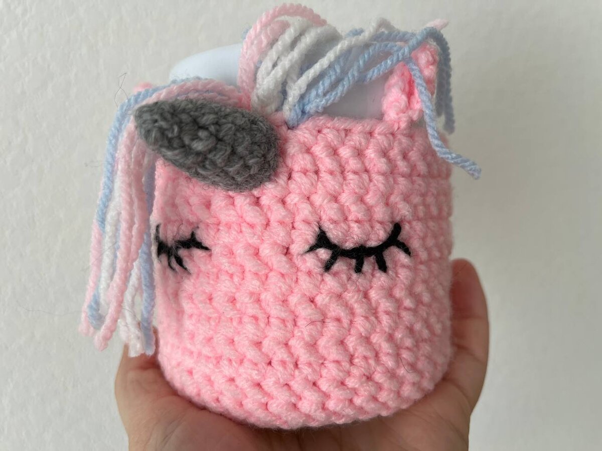 Уютный плюшевый единорог. Вяжется просто и выглядит очень симпатично