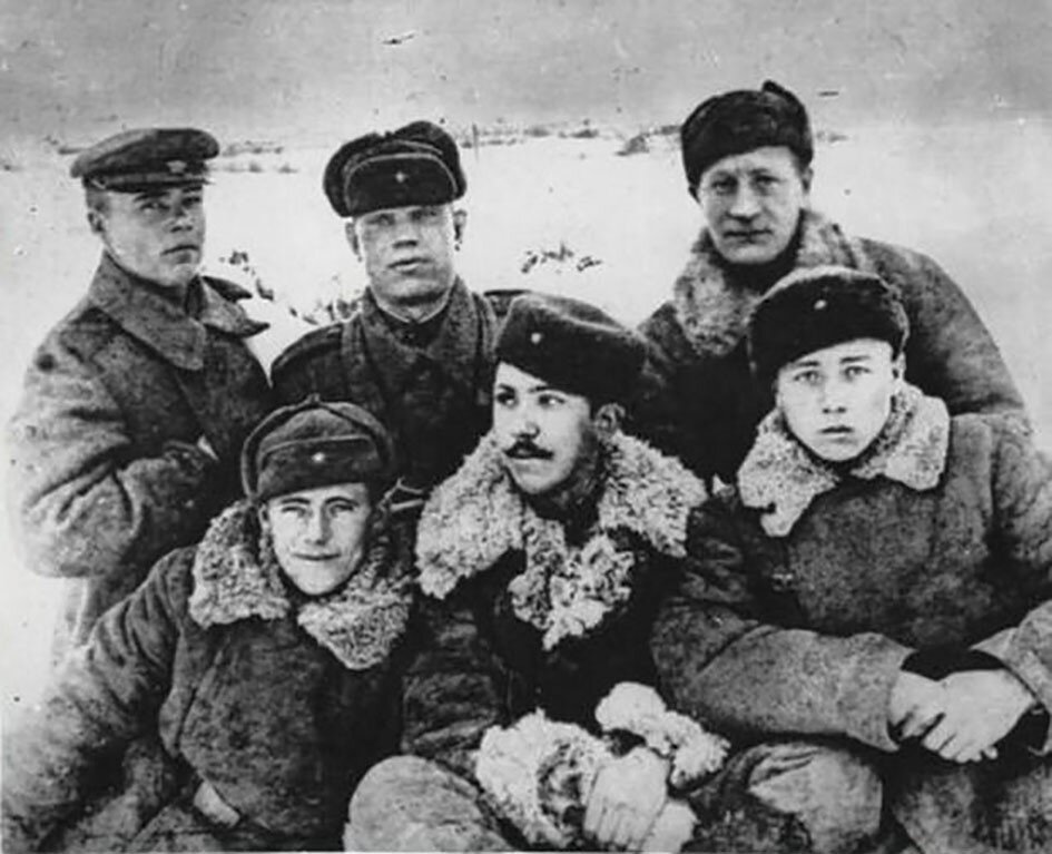 Никулин с однополчанами