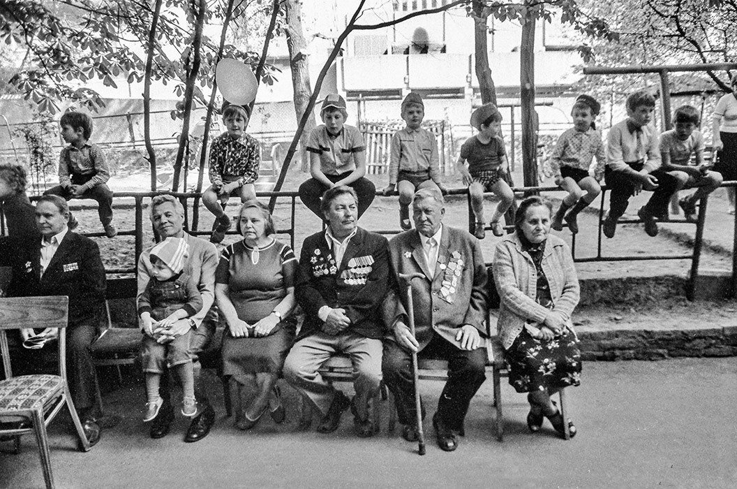 первое и последнее поколение СССР. Источник фото: соцсети. Автор фото неизвестен