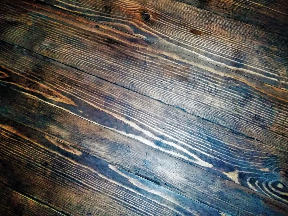 Площадка лестницы спустя 12 месяцев после покраски