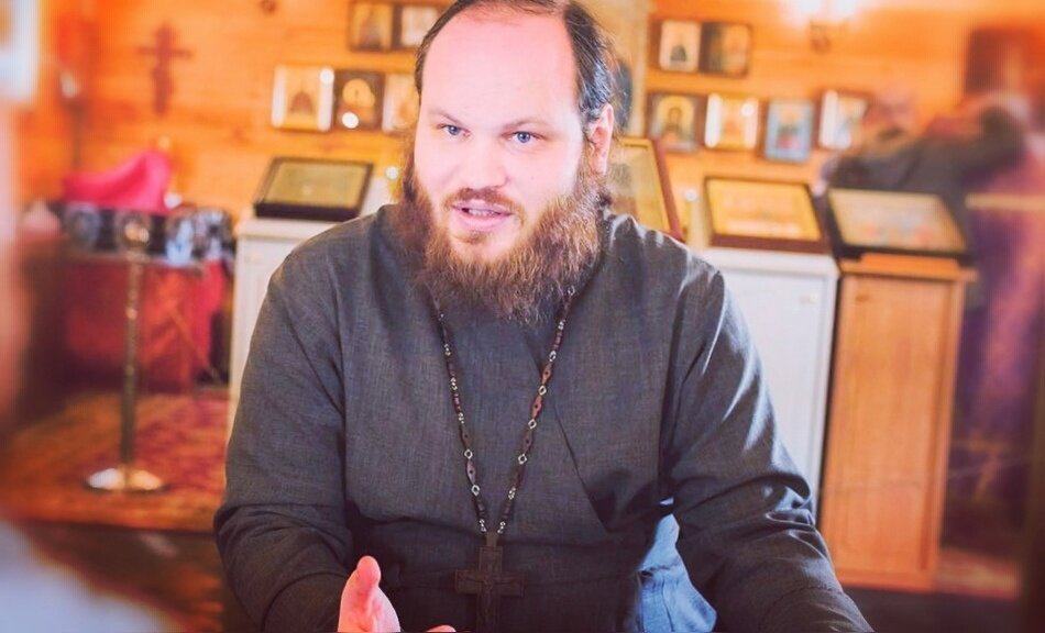 Павел Островский — иерей, настоятель храма великомученика Георгия Победоносца в Московской области, проповедник, миссионер, блогер, участник проекта «Батюшка-онлайн», руководитель благотворительной организации «Добрые дела».