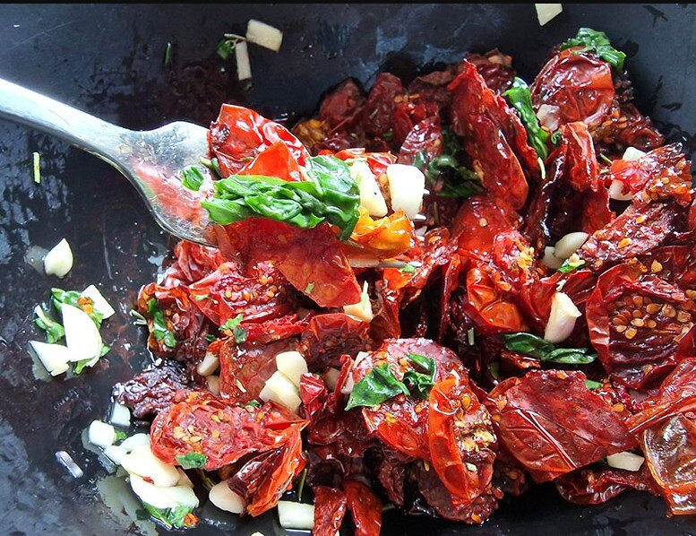 Вяленые помидоры в банке