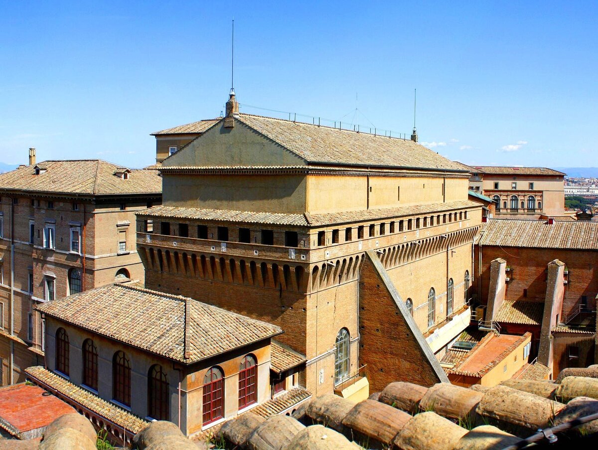 Сикстинская капелла снаружи.