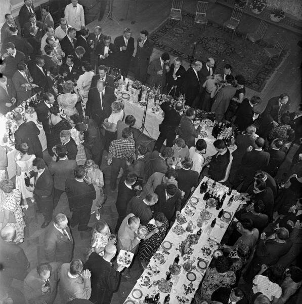 I Московский международный кинофестиваль. Фуршет
Георгий Петрусов, 3–17 августа 1959, МАММ / МДФ.