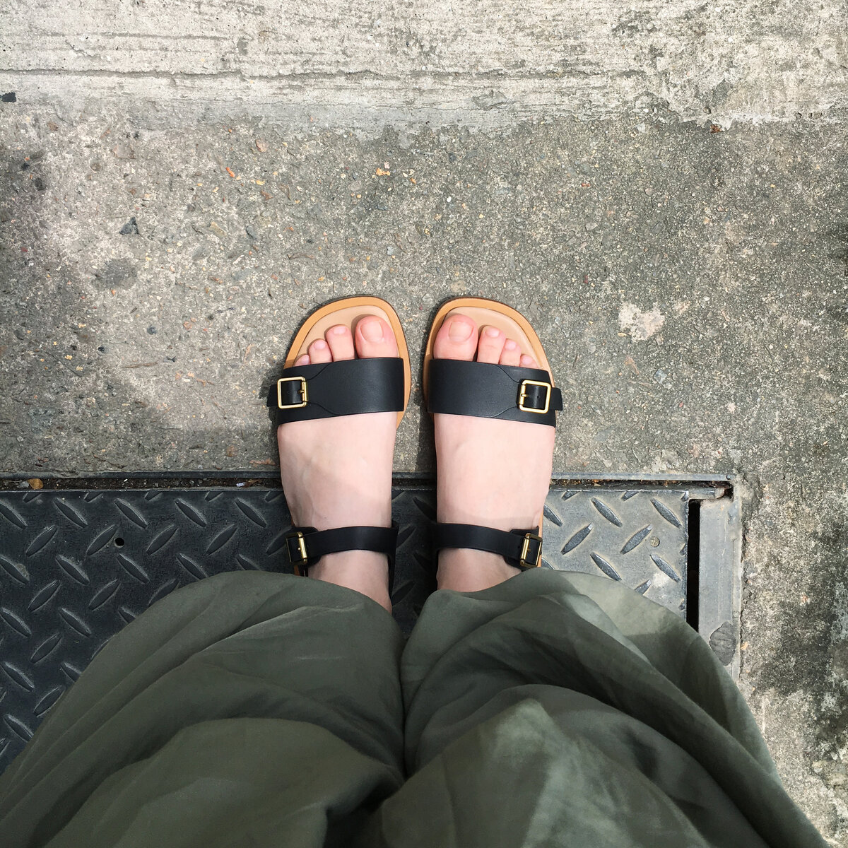 Босоножки Charles &Keith, 49 SGD (около 2000 рублей).