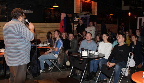 В  лекции «Броня праотеческая зело крепка» были затронуты вопросы: чем  были хороши оружие и броня новгородского воина во времена средневековья,  что было военным символом Новгородской республики и почему жителей  Новгорода называли плотниками. Лектор  рассказал, как в бою ощущали себя  воины XIII века, отметил, что никакой другой вид боя не сравниться по  накалу сил и эмоций с рукопашной схваткой. При всей скоротечности  рукопашный бой за секунды, десятки секунд заставляет сражающегося  потратить невероятное количество сил. … А  если таких схваток подряд  много&