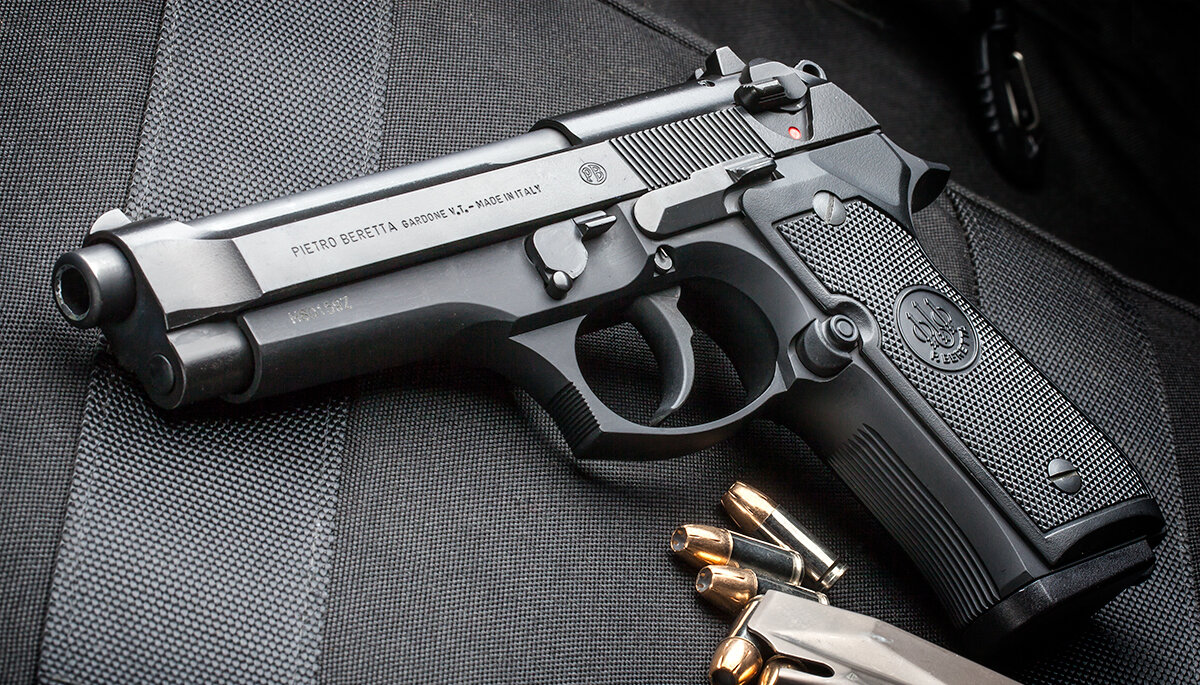 Лучшие пистолеты. Беретта 92. Beretta 92fs. Пистолет Беретта 92 оружие. Беретта 92 FS боевой