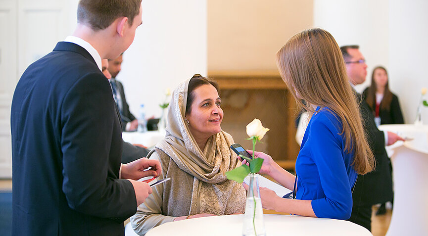 
На Форуме женщин-парламентариев, который состоялся в рамках 137-й Ассамблеи Межпарламентского союза, журналисты Евразийского женского сообщества пообщались с Амра Хан, членом Национальной ассамблеи Пакистана, и узнали, какая политика в отношении женщин проводится в этой стране.  