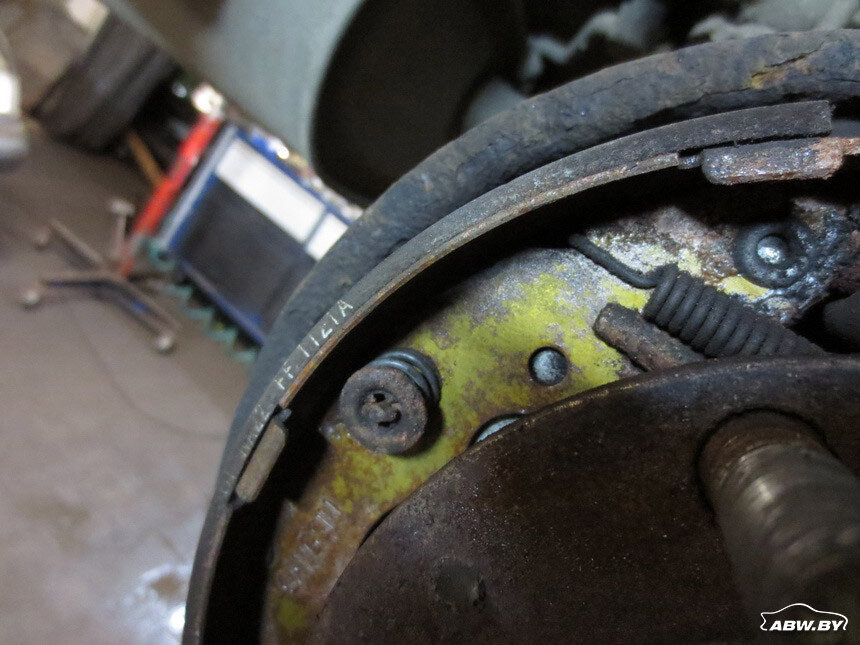 Прилипают тормозные колодки. Примерзание тормозных колодок. Неплотное прилегание колодок к диску. Прилипают тормозные колодки. Прилипают тормозные колодки.