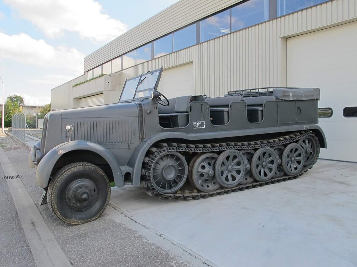 Тягачи вермахта. Немецкий полугусеничный тягач SD KFZ 8. Немецкий полугусеничный Транспортер. Полугусеничные транспортеры вермахта. SD. KFZ.8/2.