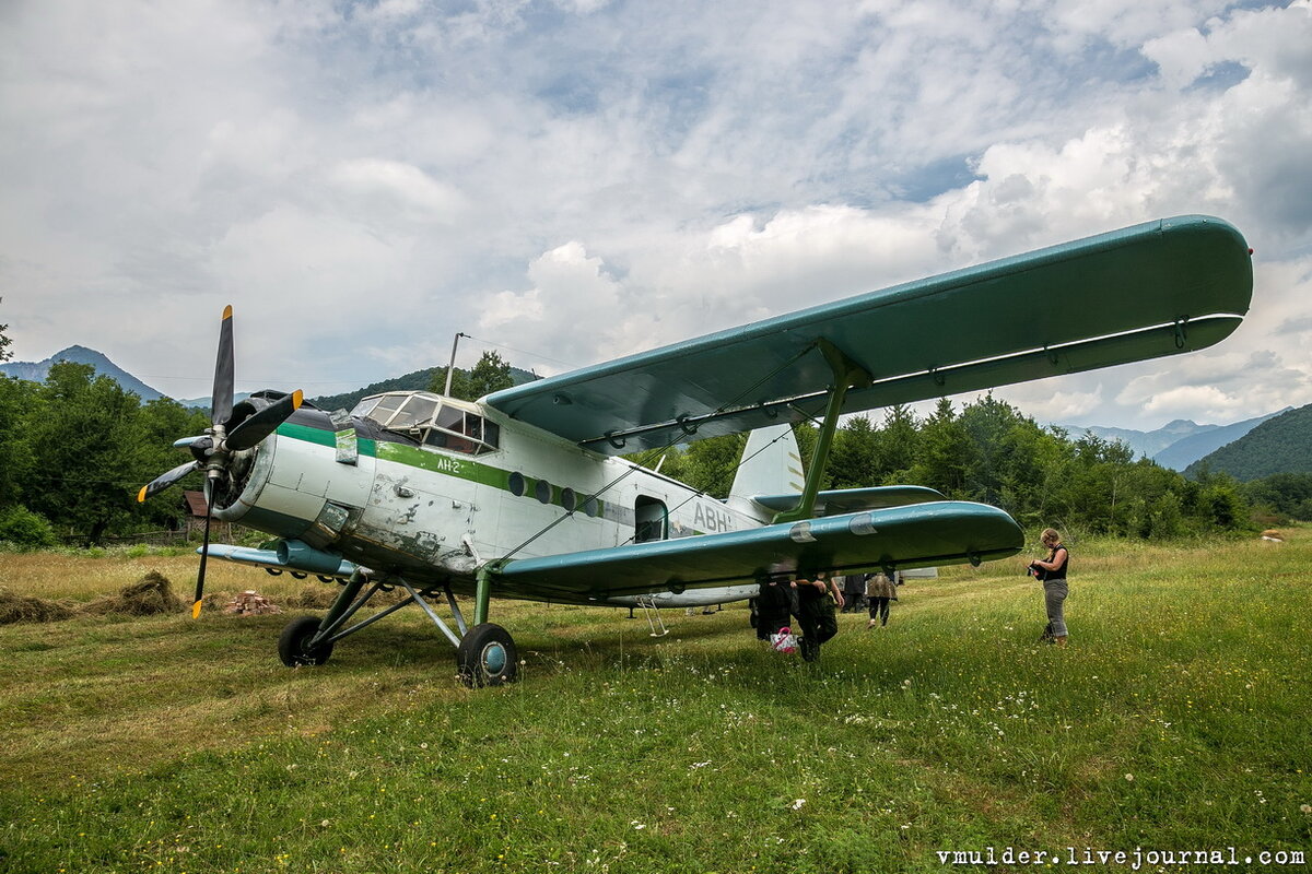 абхазия авиа. международный аэропорт сочи имени в. гагра самолет памятник. ан 2 абхазия. фото билетов в абхазию.
