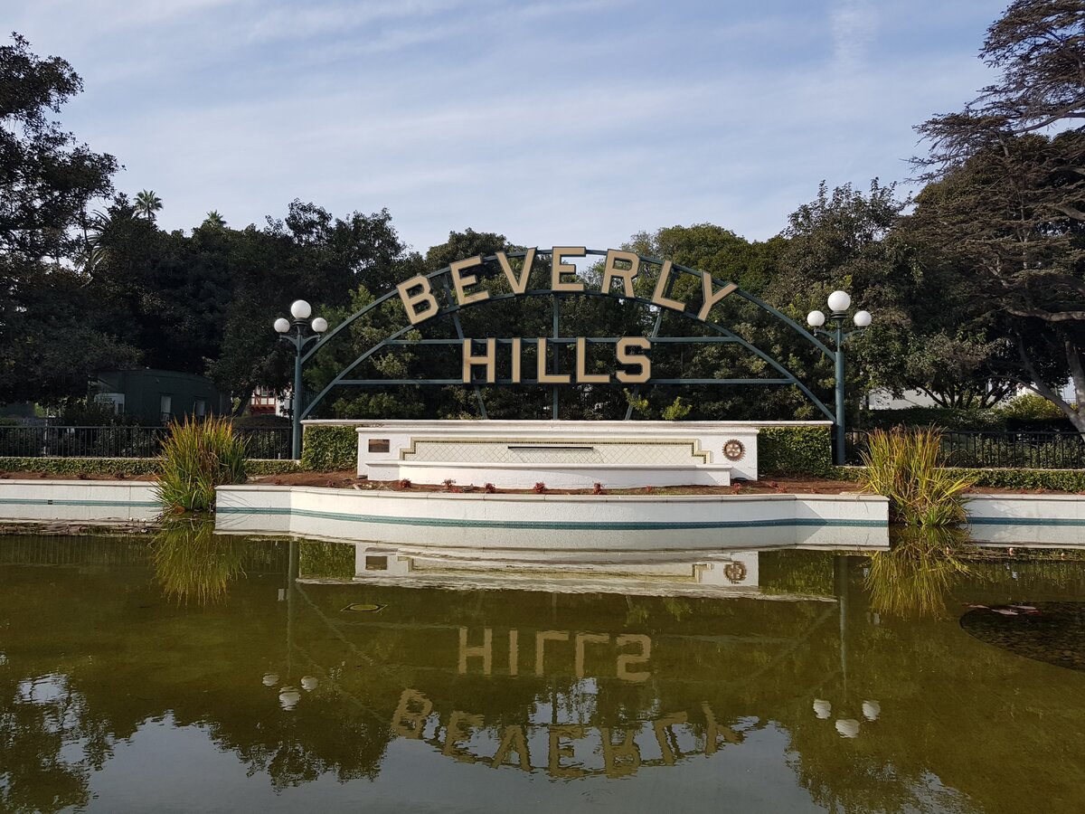 Знаменитая надпись Beverly Hills