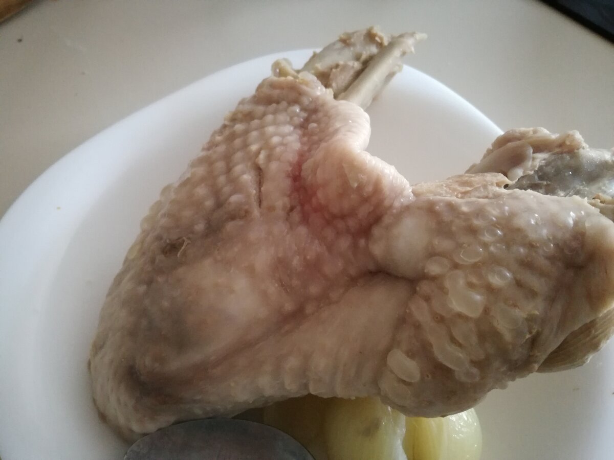 Чтобы сварить вкусную курицу, надо знать несколько нехитрых секретов, которыми я поделюсь с вами.