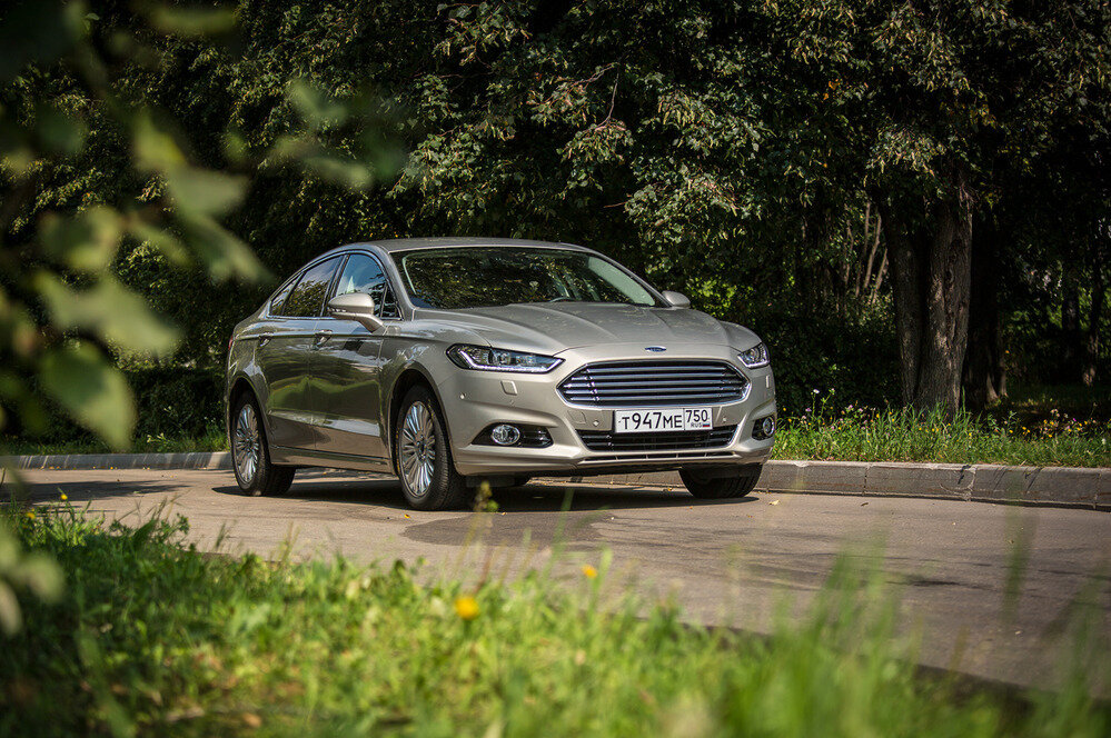 Mondeo чертовски красив и спортивен, пусть и стал больше похож на Aston Martin, чем на Ford.   