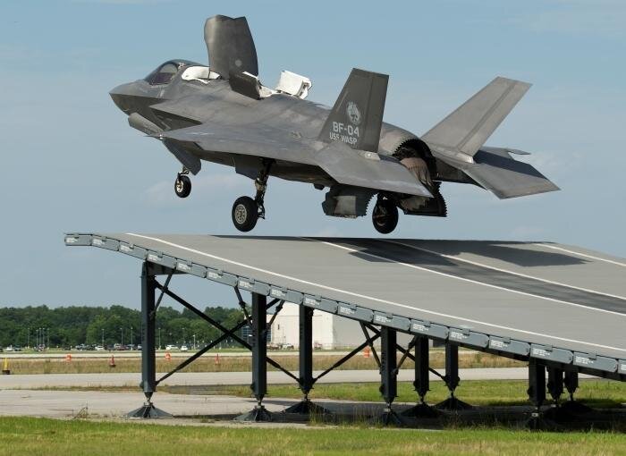 Выполнение укороченного взлета с трамплина