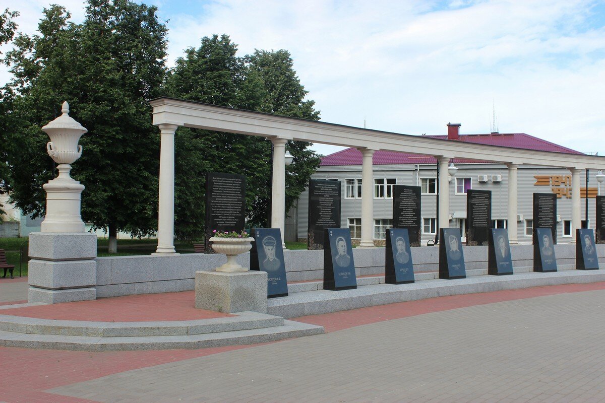 Поныри курск. Поныри мемориальный комплекс. Мемориальный комплекс Курская дуга Поныри. Поныри Курск мемориальный комплекс. Мемориальный комплекс героям Северного фаса Курской дуги Поныри.