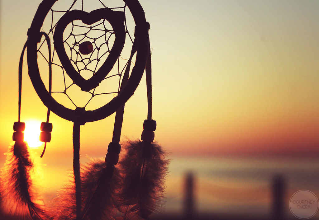 Dream here. Логотип Михаила радуги осознанные сны.